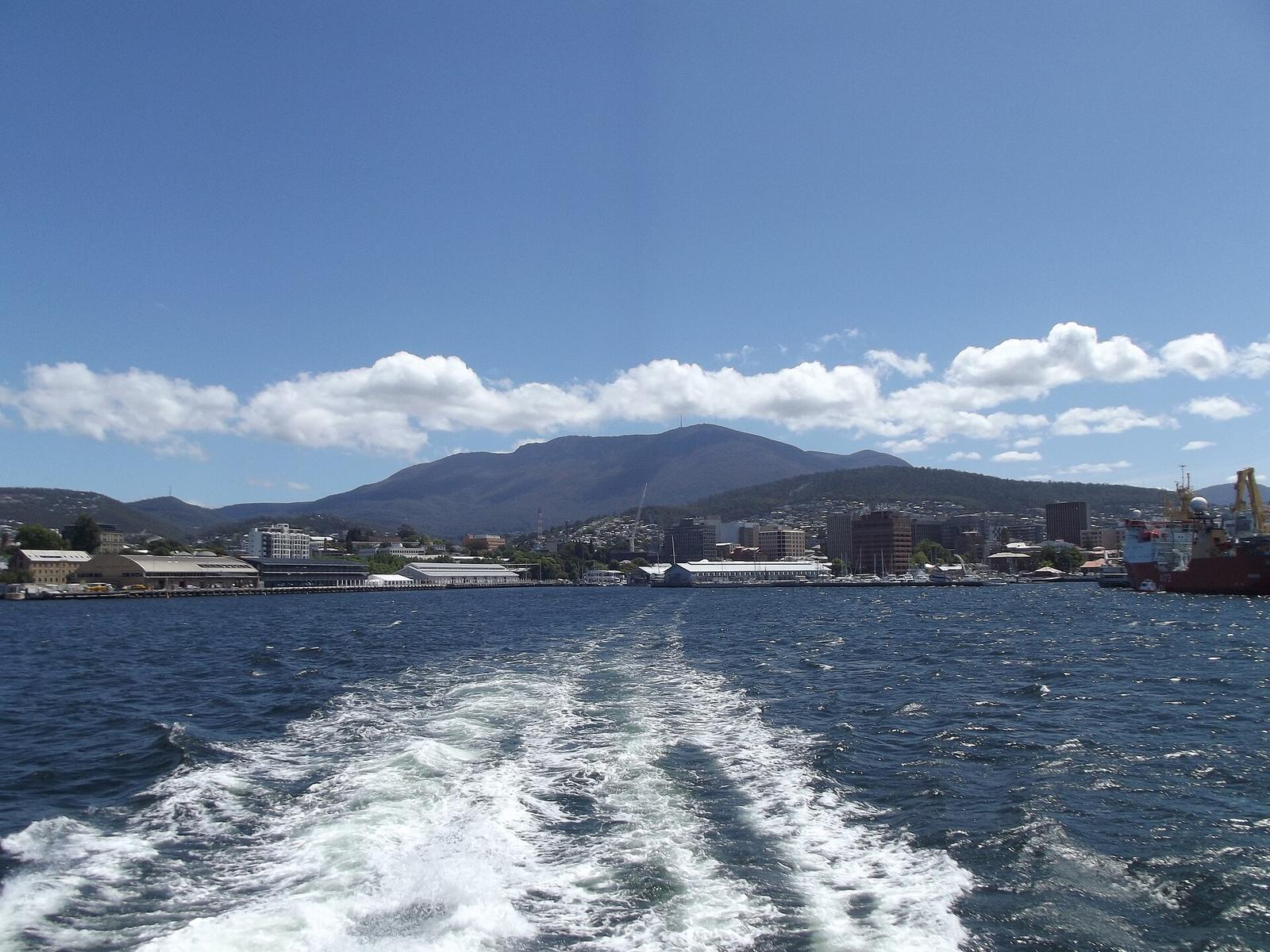 Tasmanians Reveal Essential Daily Life Tips for Handling Island Weather